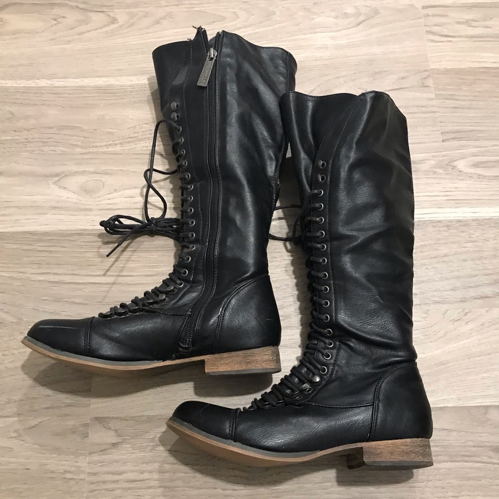 Breckelle’s tie-up knee high boots - Size 6.5